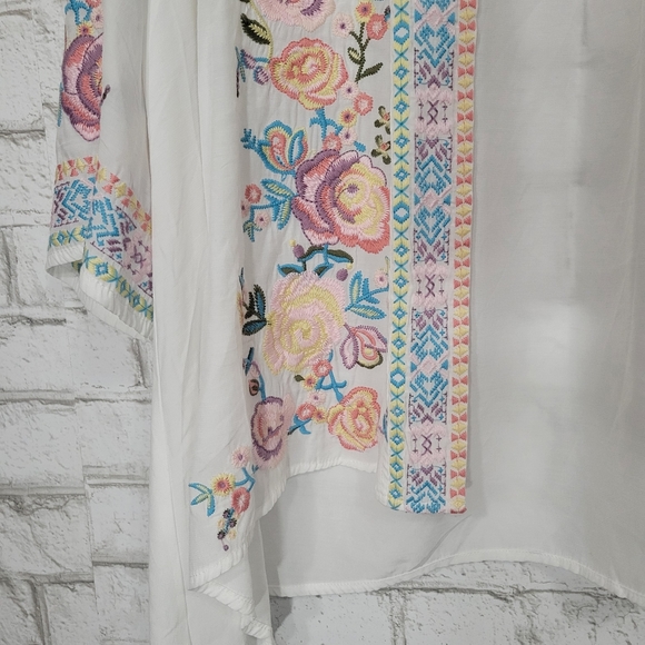 Impressions Embroidery Kimono - Size Medium - Picture 5 of 14